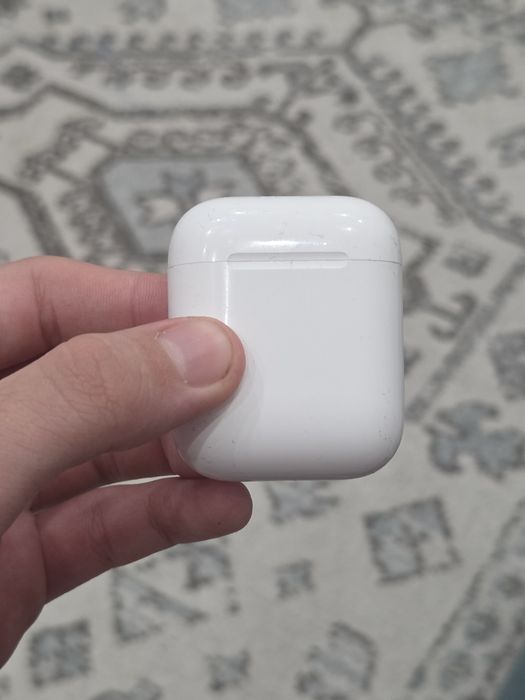 продам кейс от наушников Airpods 2 оригинал.ТОЛЬКО КЕЙС БЕЗ НАУШНИКОВ