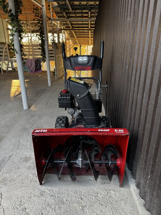 Снегоуборочная машина MTD E640F немецкая