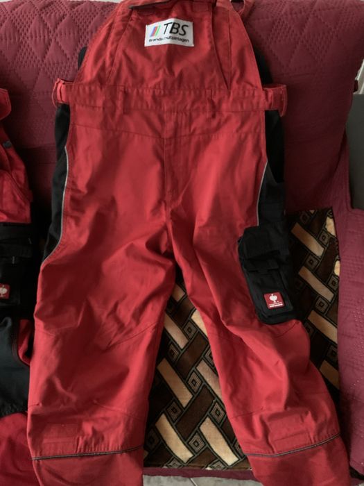 Salopeta engebelt strauss cu pieptar masura 52 si 54