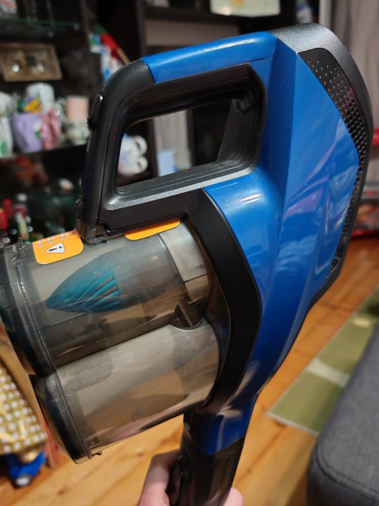 Вертикална прахосмукачка Philips FC6718