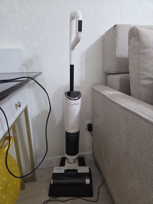 Продам беспроводной моющий пылесос 2в1. Еще на гарантии.