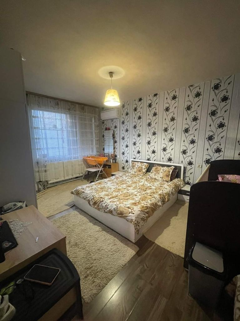 Продава се Четиристаен апартамент в Търговище, Център - 123300 кв.м за 2 €/кв.м - Снимка #11