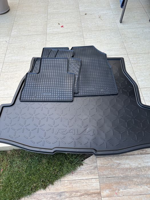 Covorase originale Toyota Rav 4 si tavita portbagaj