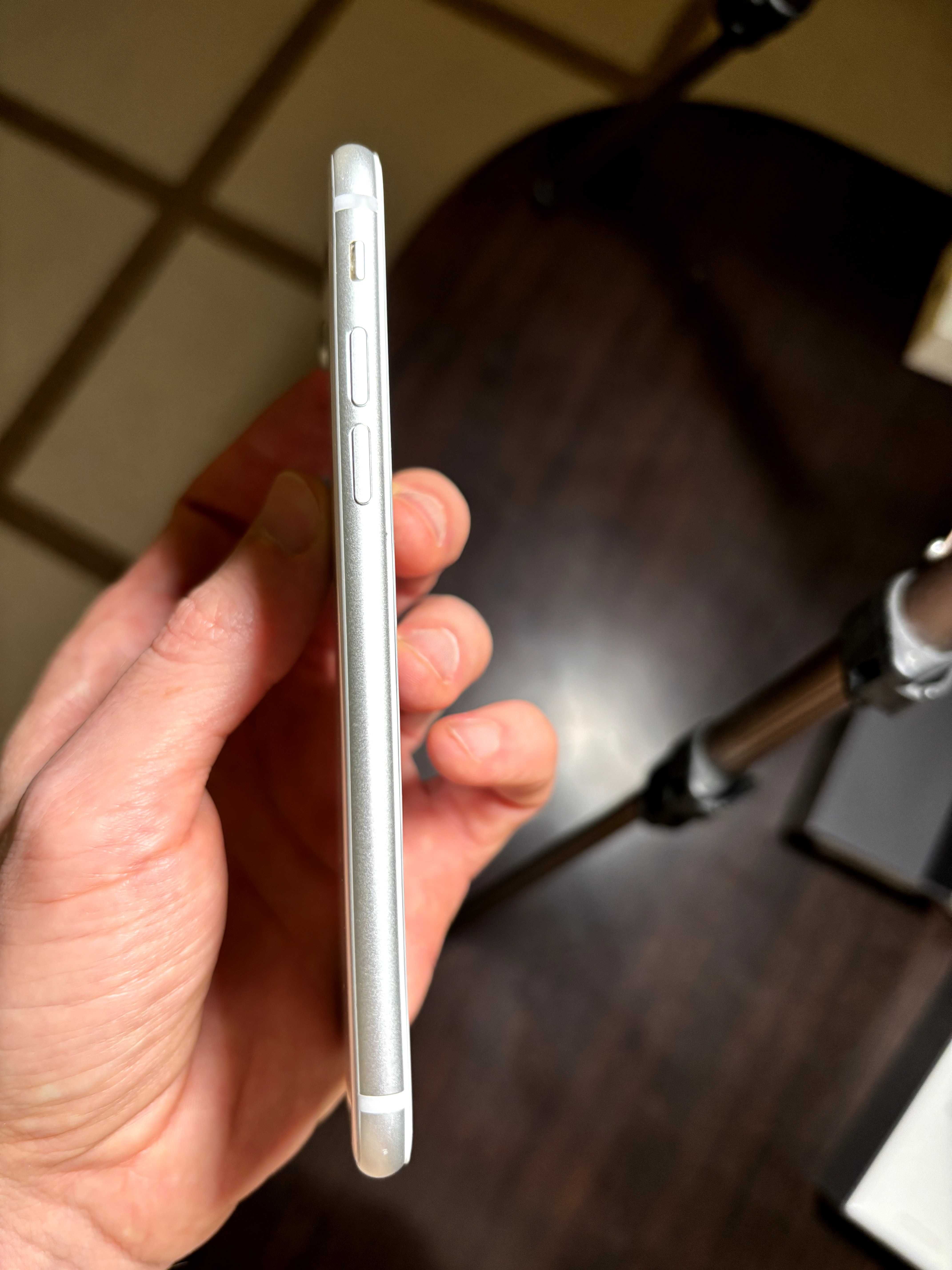 iPhone 8 64GB безпроблемно работещ
