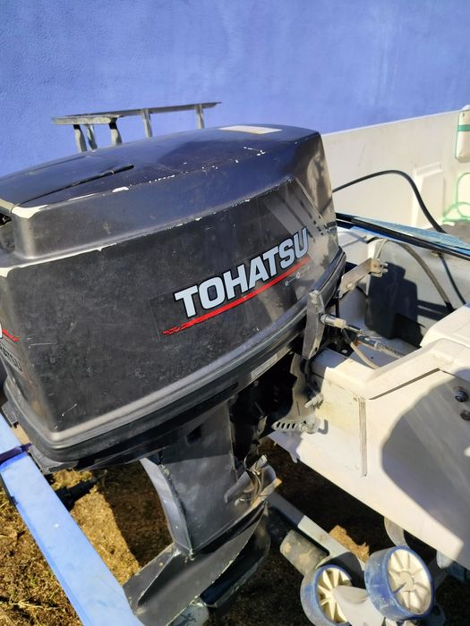 Vand sau Schimb barca cu motor. 4 m 4/5 persoane. Înmatriculate ambele