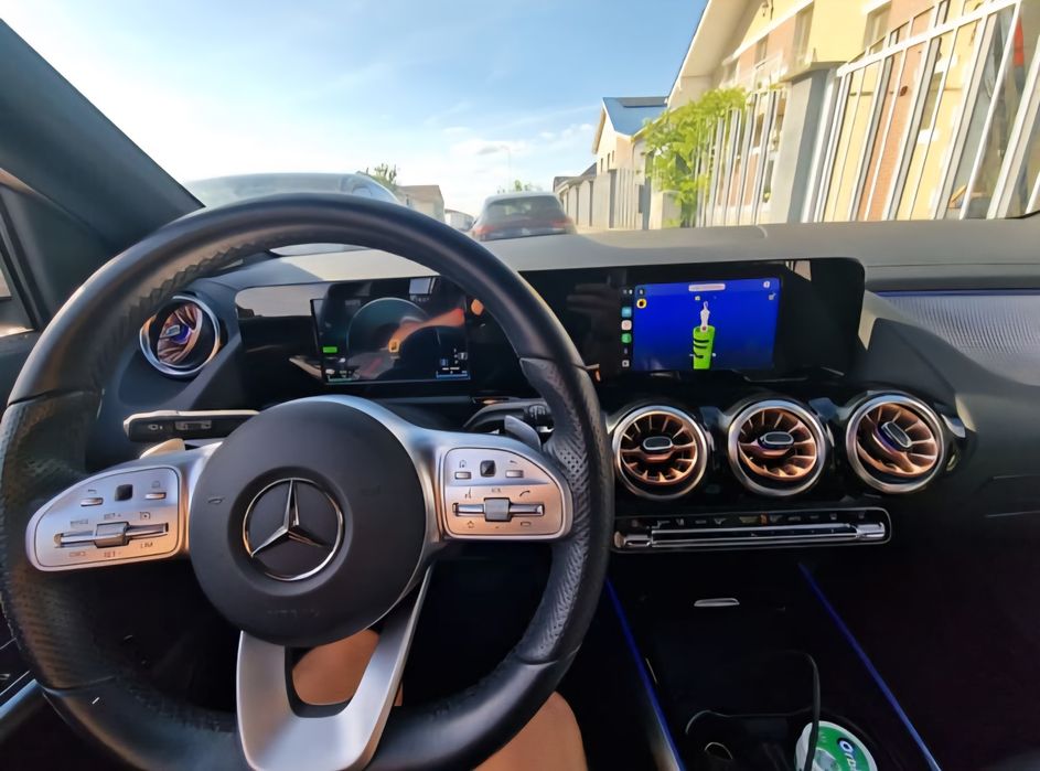 Mercedes Benz EQA