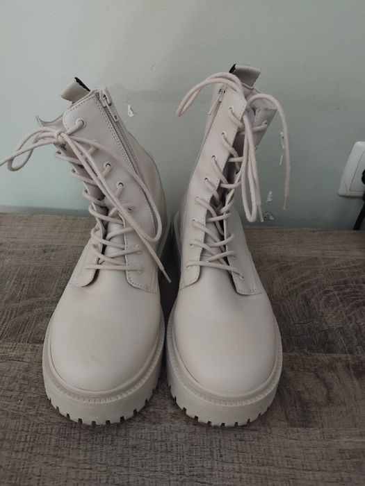 UGG бети с велурена агнешка кожа и модели от ZARA