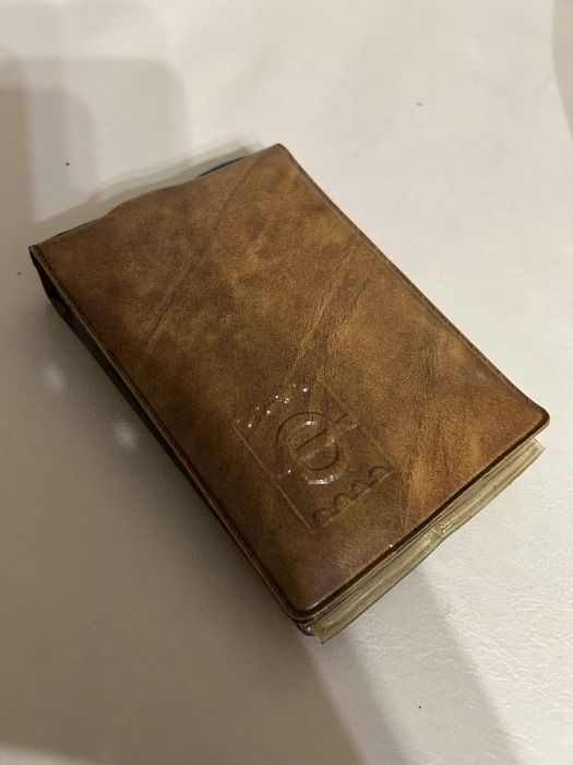 Продавам стар класьор за монети