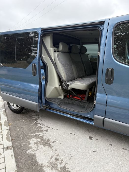 De vanzare Renault Trafic 2.5DCI 140 cai 6 locuri N1 Modelul Lung AC