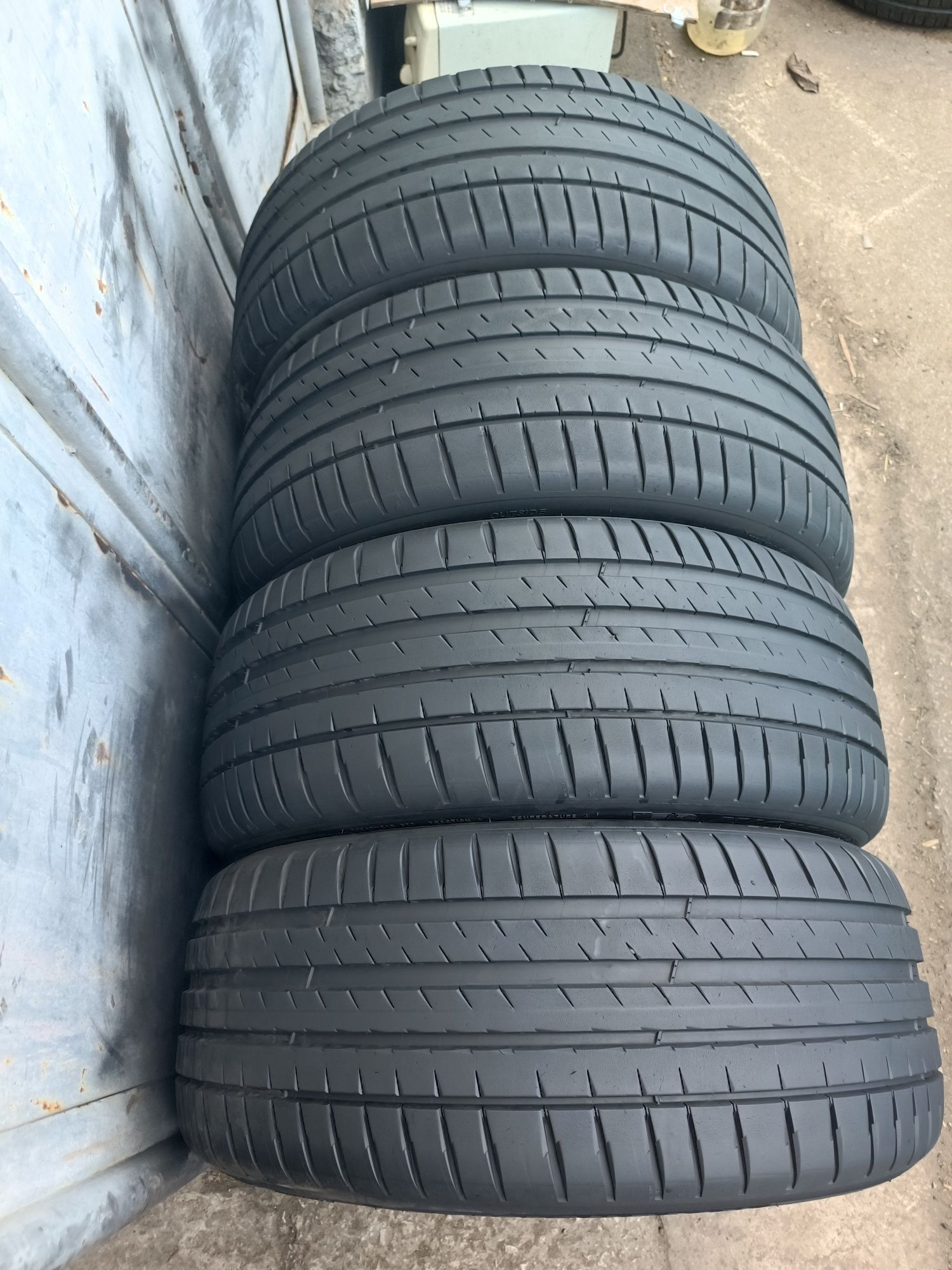 225/45/19 Michelin