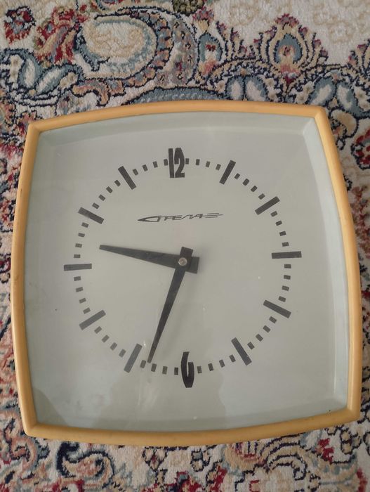 Продам часы настенные.
