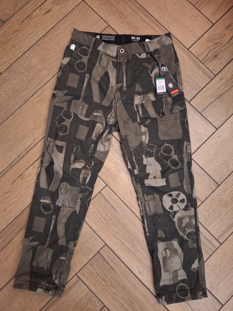 Мъжки тънки панталони G-star Raw Torrick
W32 нови оригинални камуфлаж