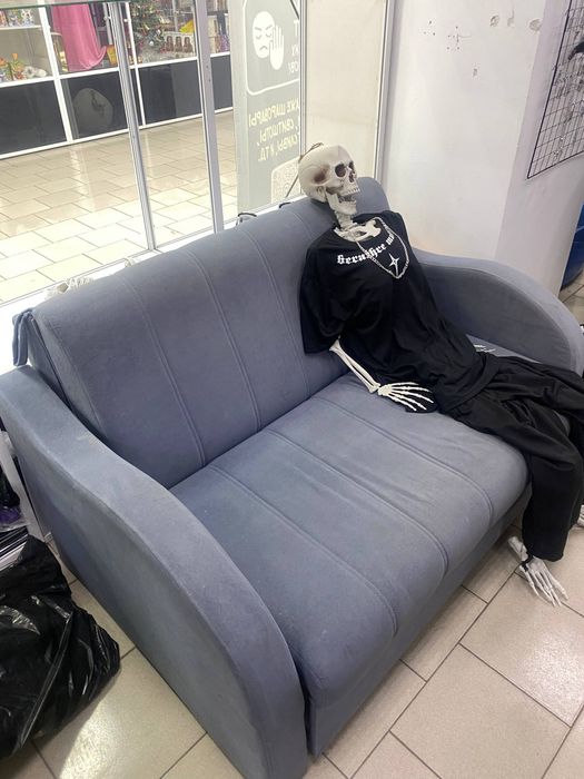 продам диван в нормальном состоянии