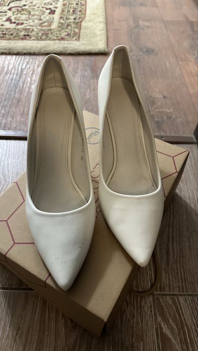 Туфли белые 40 размер