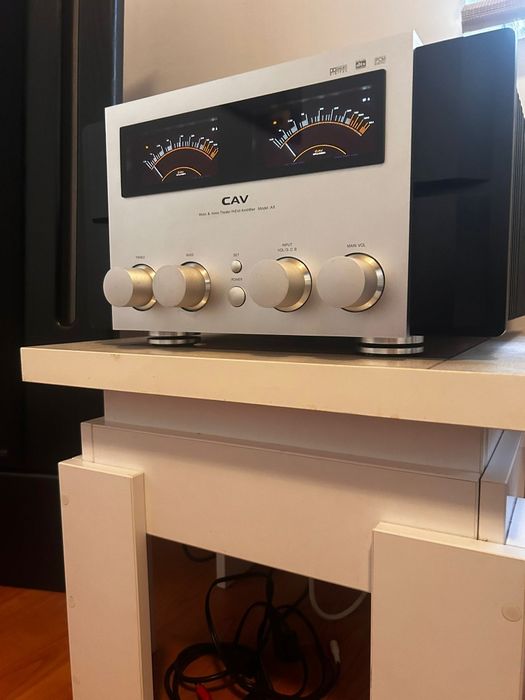 Superb! Amplificator high end CAV A8 monstru apr. 40 kg. Fara oferte!