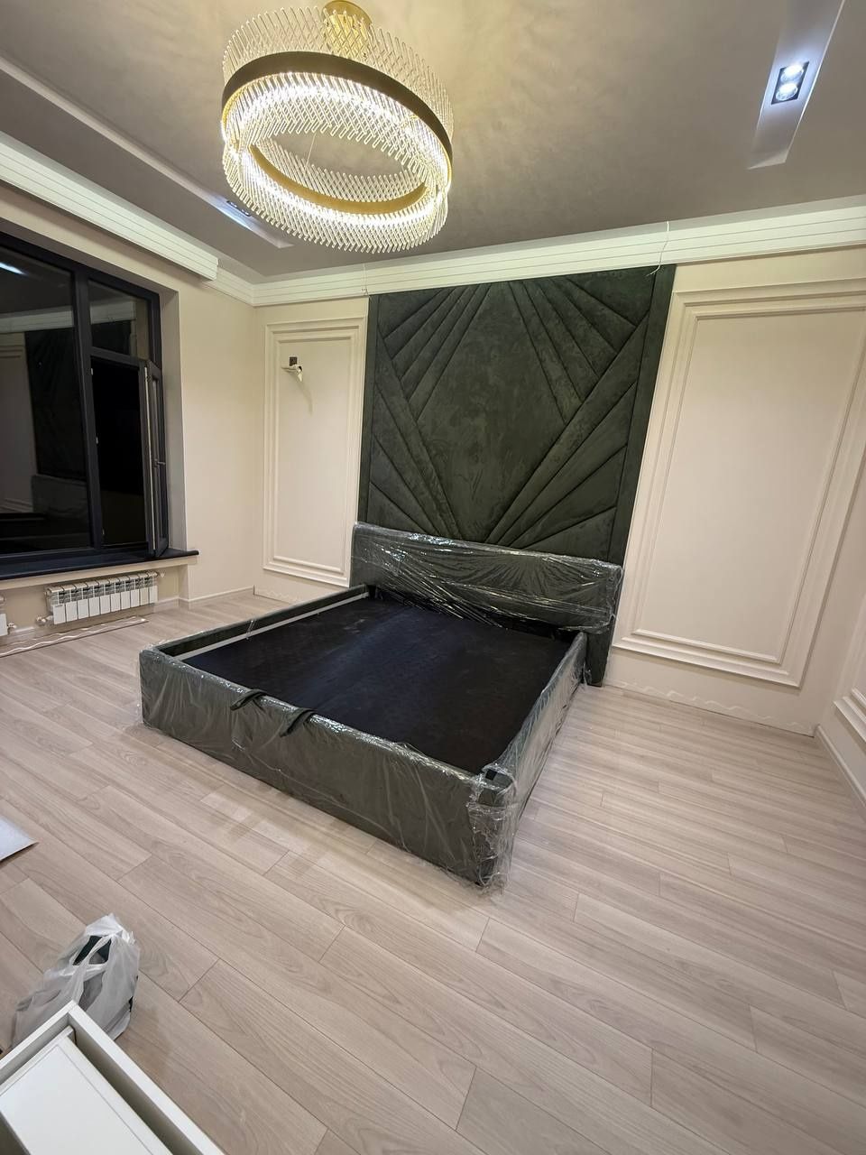 Myaxkiy kravat mebel