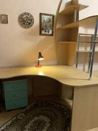 Мебельный гарнитур: стол, шкаф, полки