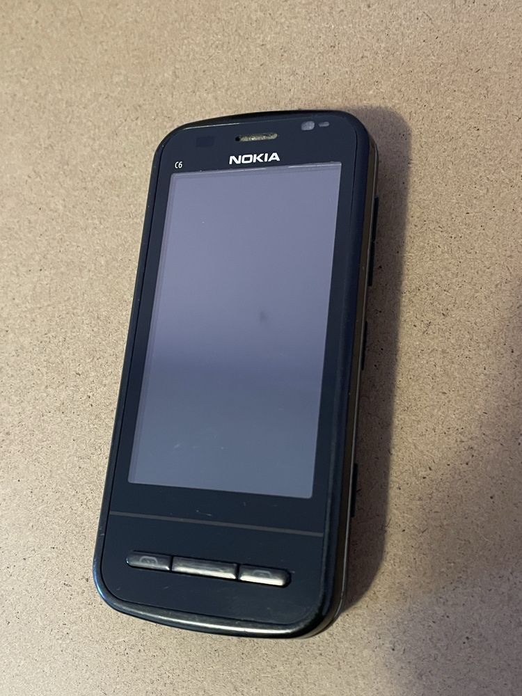 Telefon de colectie Nokia C6