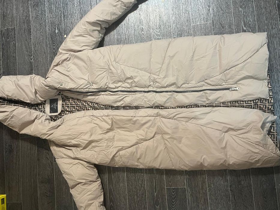 Светлая длинная куртка, размер 46–48 — в отличном состоянии!