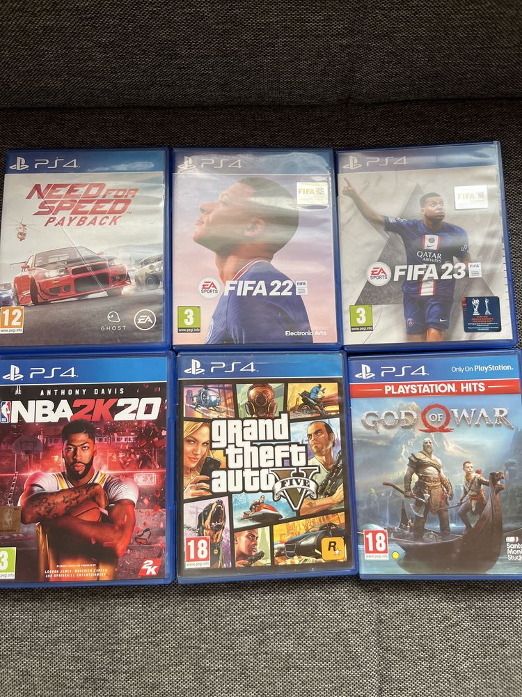 PS4 с две конзоли и кабел