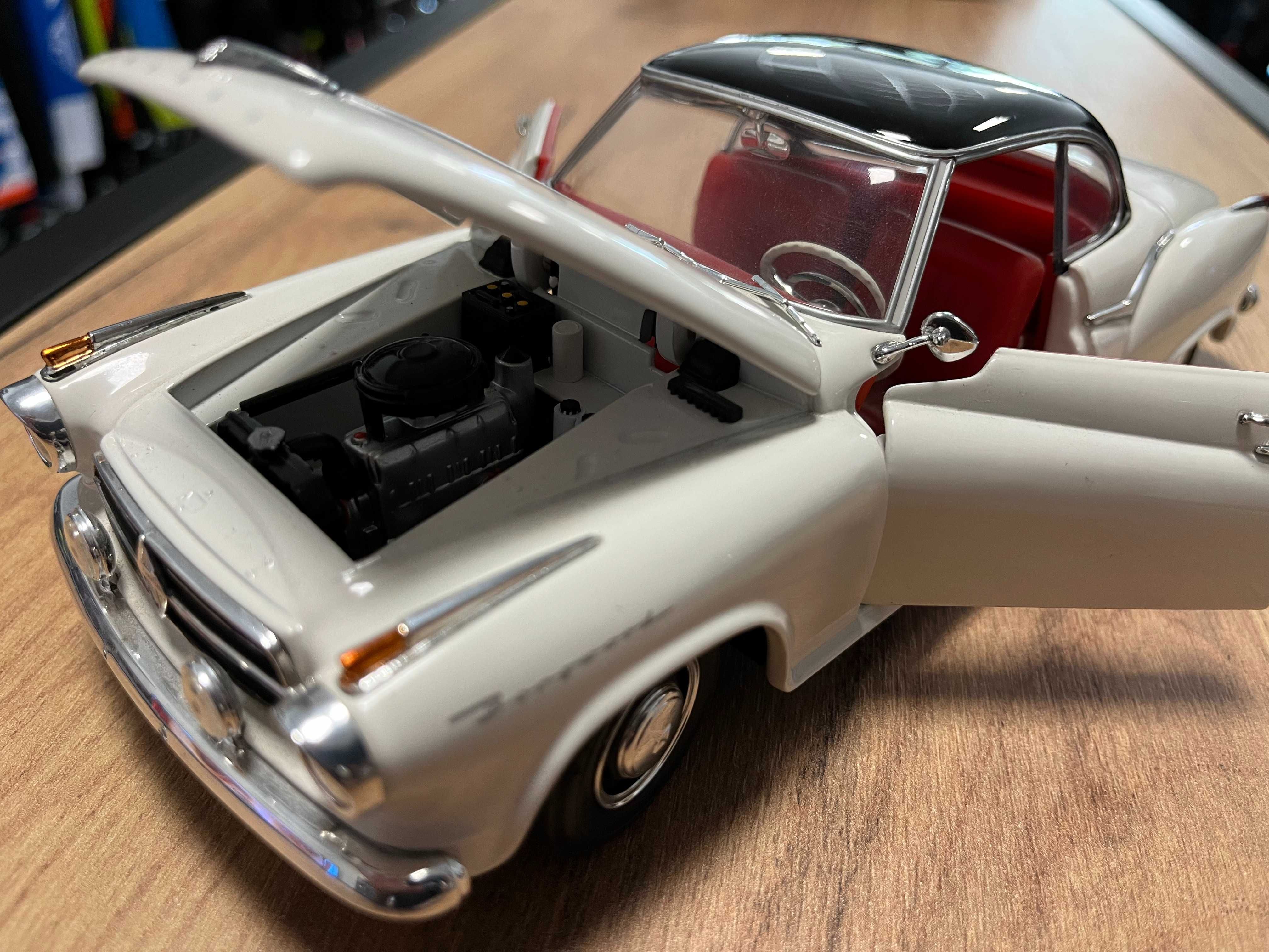 REVELL  метален колекционерски модел количка BORGWARD Isabella  1:18