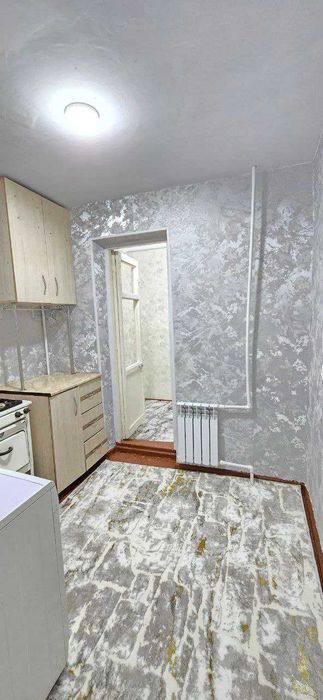 9-квартал Чиланзар продается срочно 1 комнатная квартира. 1/3/5