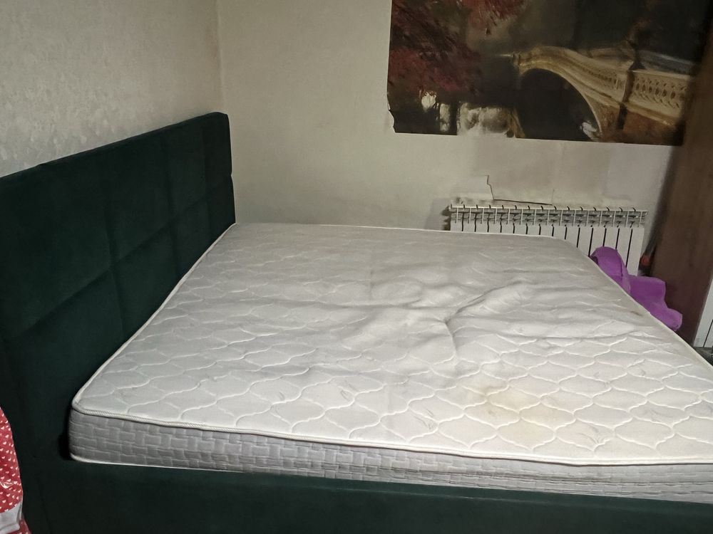 Продаю большую кровать с матрасом