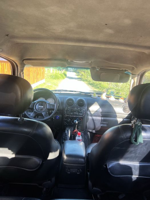 Jeep cherokee kj liberty