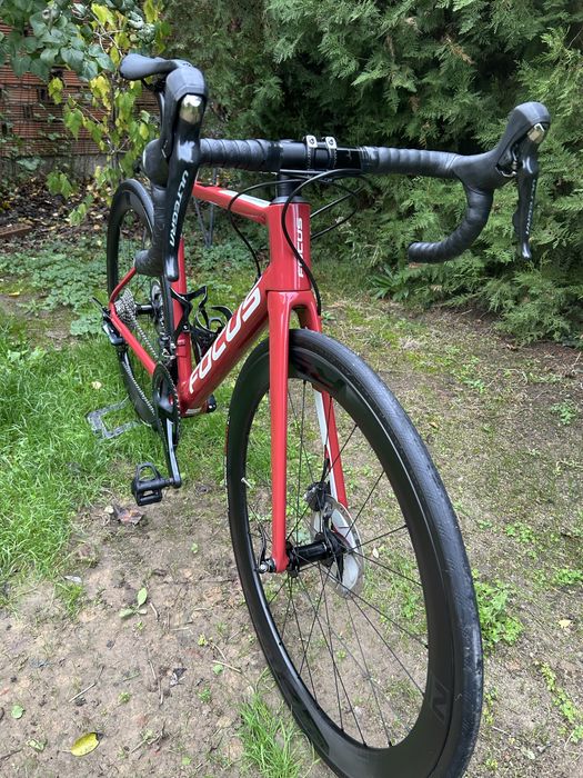 Focus Izalco Max Carbon 28 цола като нов сет 2х11 Ultegra