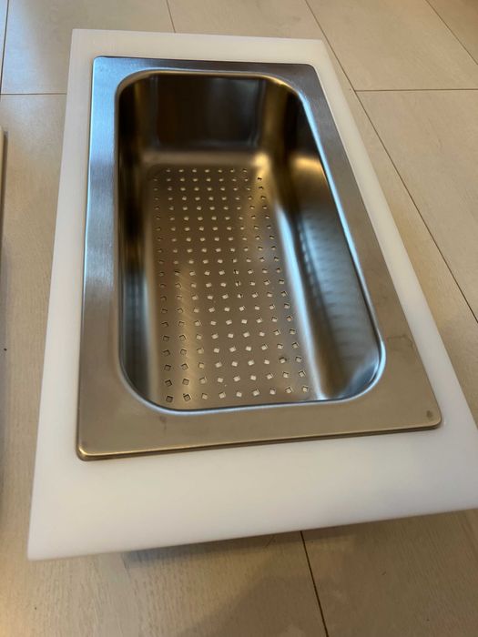 Tavi de gatit si copt cu strecuratoare si suport