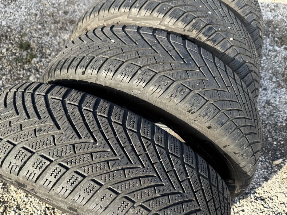 Зимни гуми 215/70/16