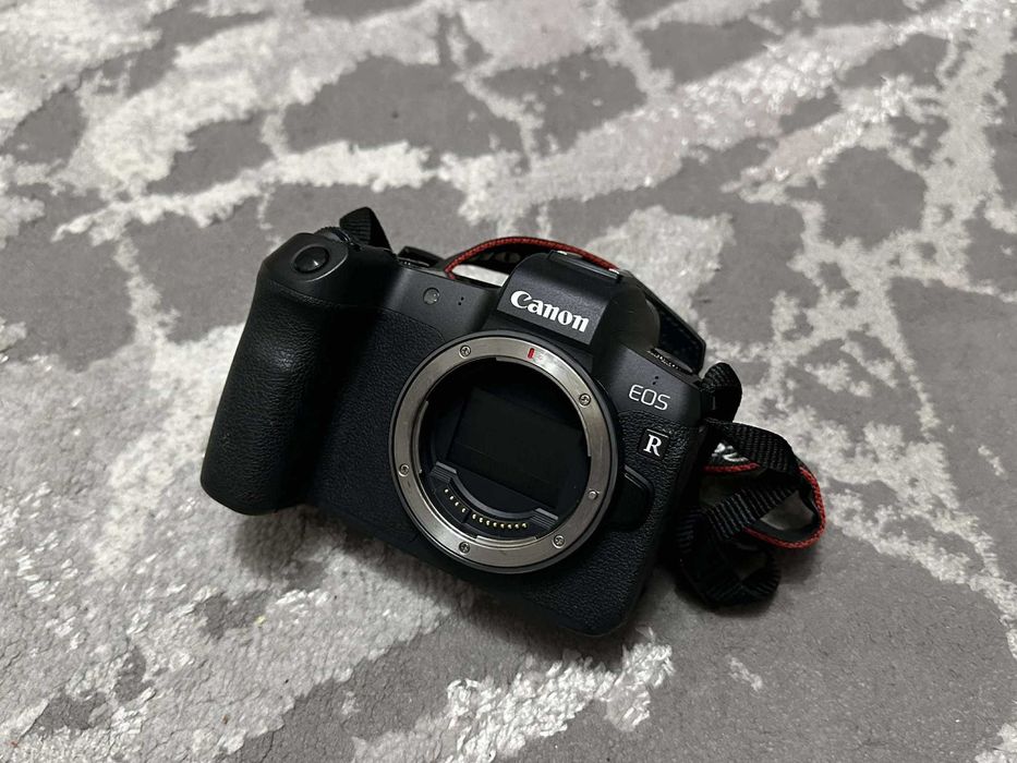 Canon EOS R Aparat Foto Mirrorless 30,3 MP Full Frame Body