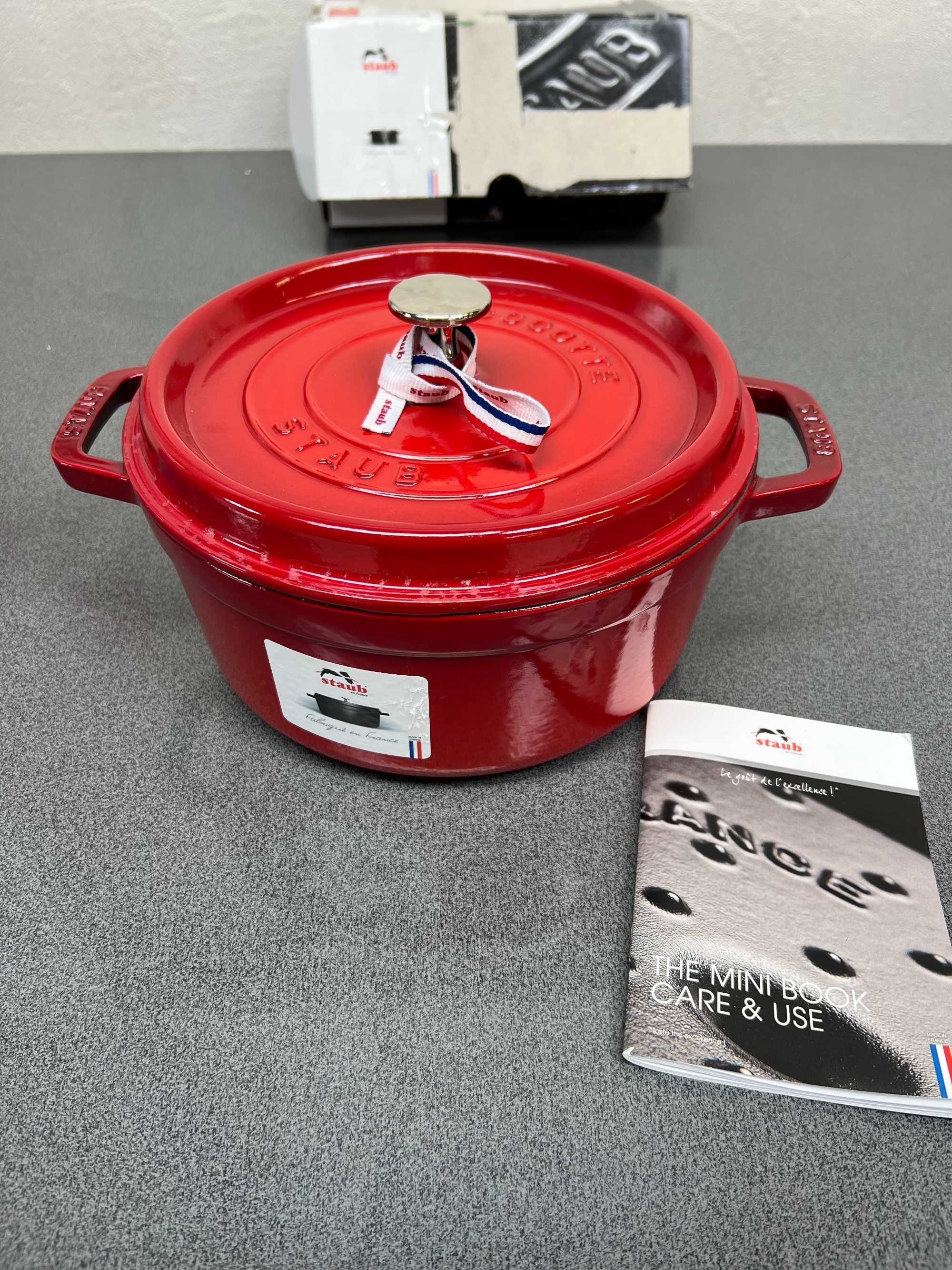 Чугунена тенджера Staub Cocotte 24см / 3.8л