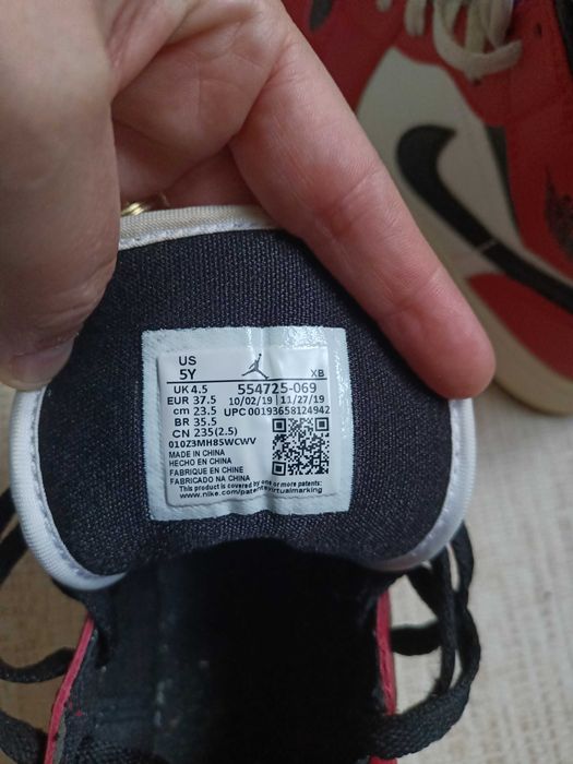 Air Jordan 1 Mid Chicago Black Toe