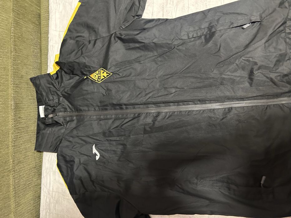 черный дождевик Кайрат