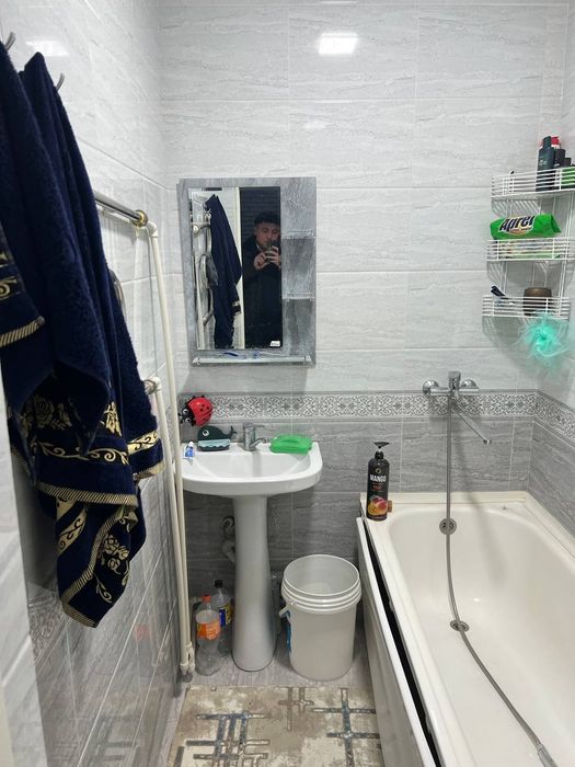 Srochna 1 xonali 5 etajli domni 5 etajidan naxtga uy sotiladi