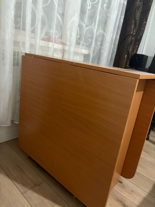 Стол, шкаф, диван