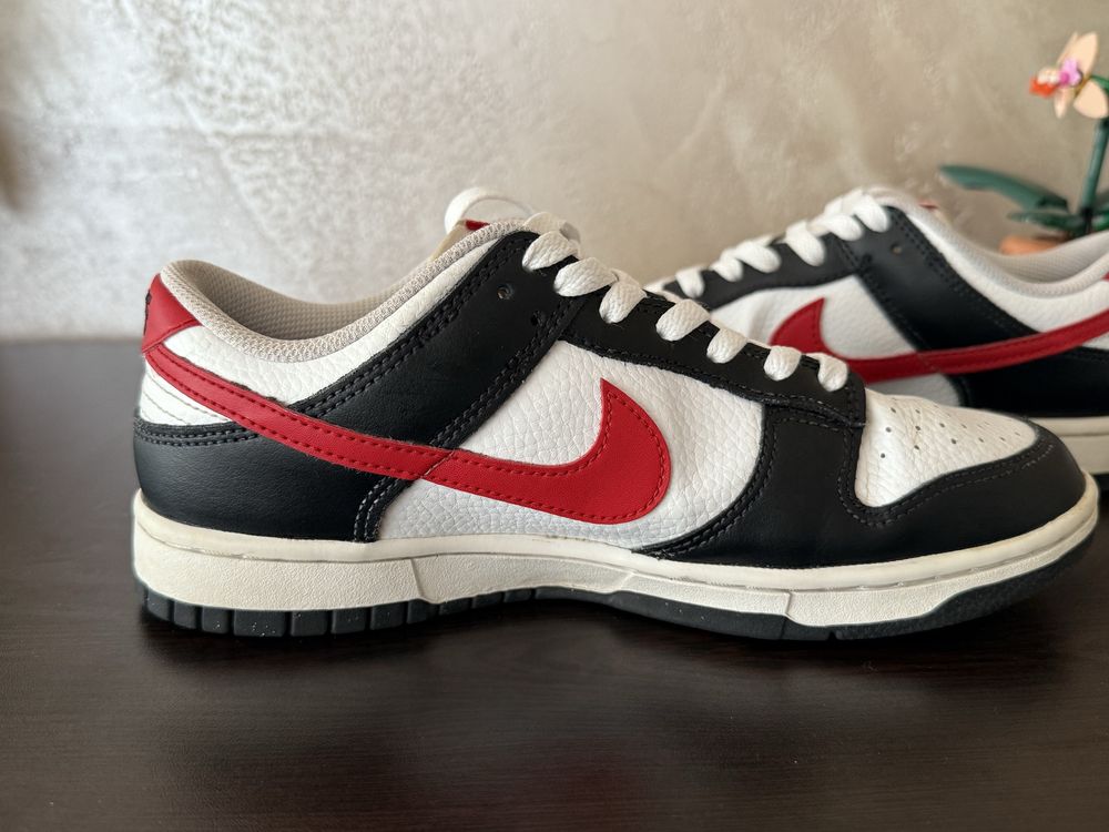Nike Dunk Low.