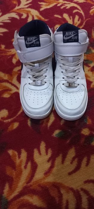 Продам кроссовки для подростка