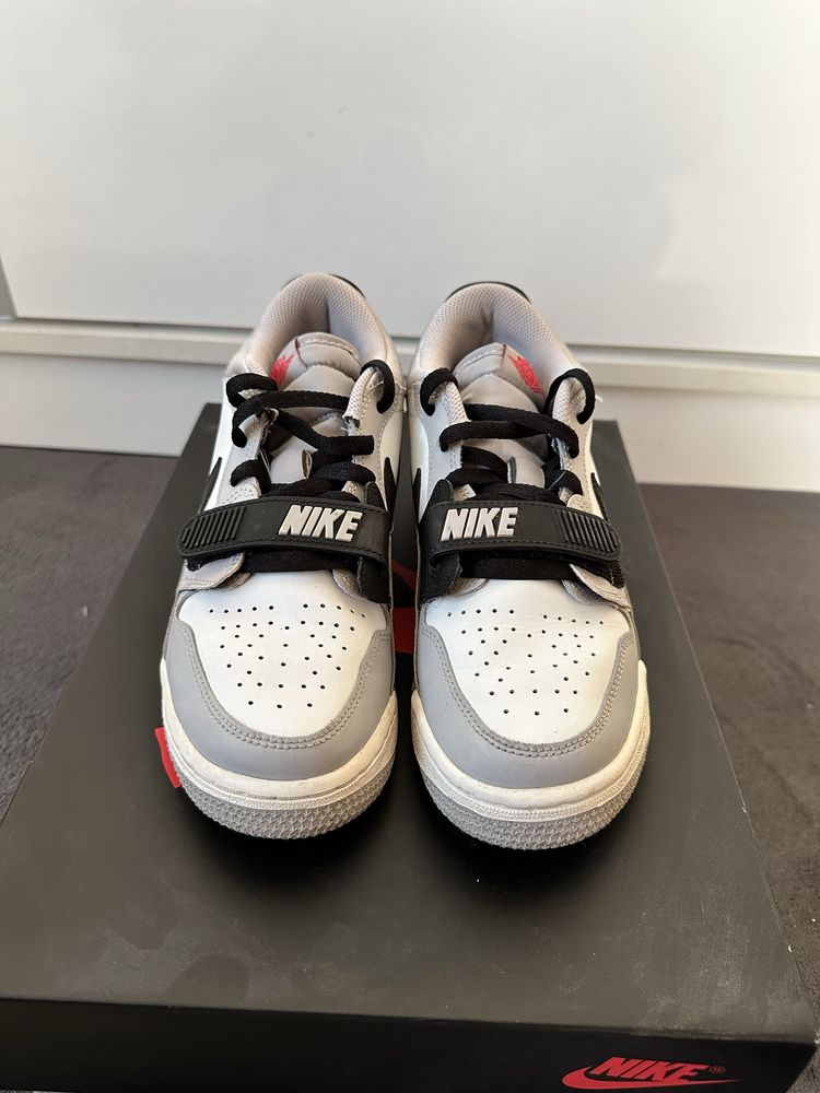 Обувки: Air jordan legacy 312