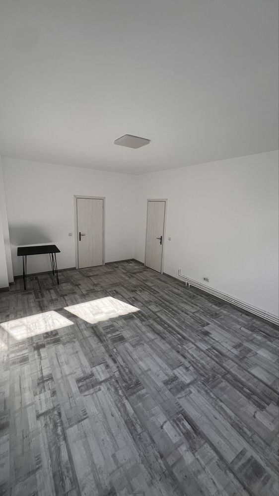 Vand apartament cu o camera sau spatiu birou