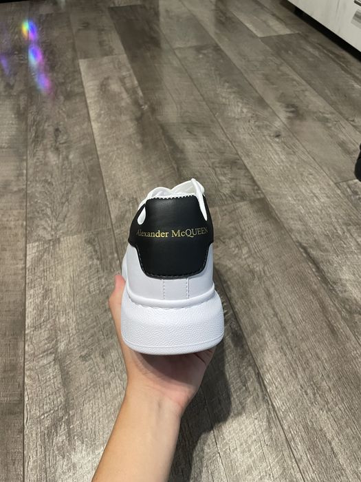 Adidasi Alexander McQueen Alb-Negru