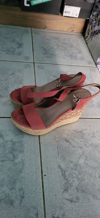 Adidasi și sandale nr. 40