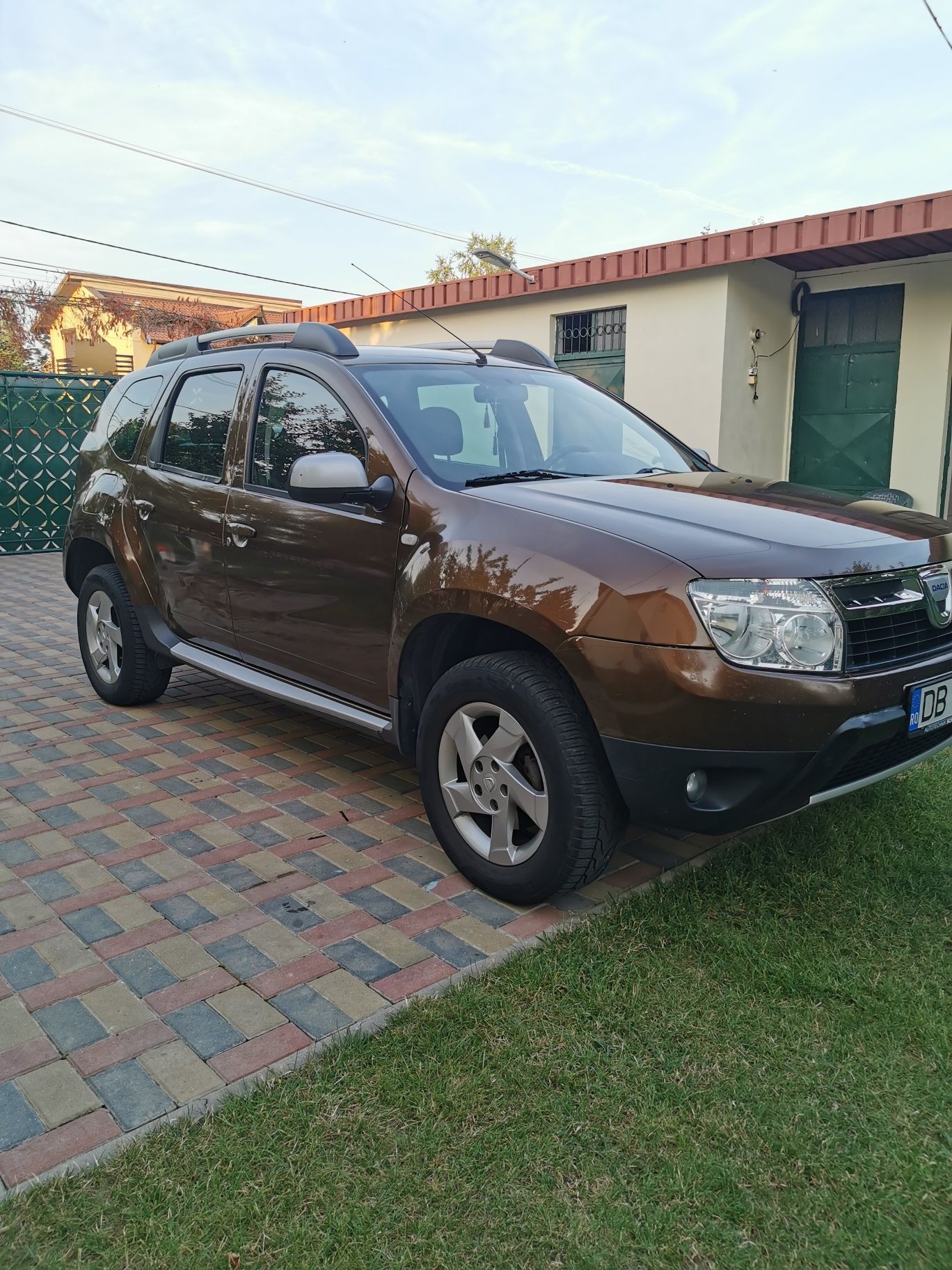Vand Dacia Duster 1,5 dci 110cp 4x2 din 2011 in stare foarte buna