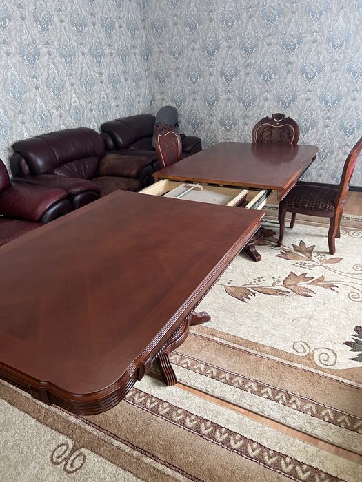 Стол деревянный в комплекте 12 стульев