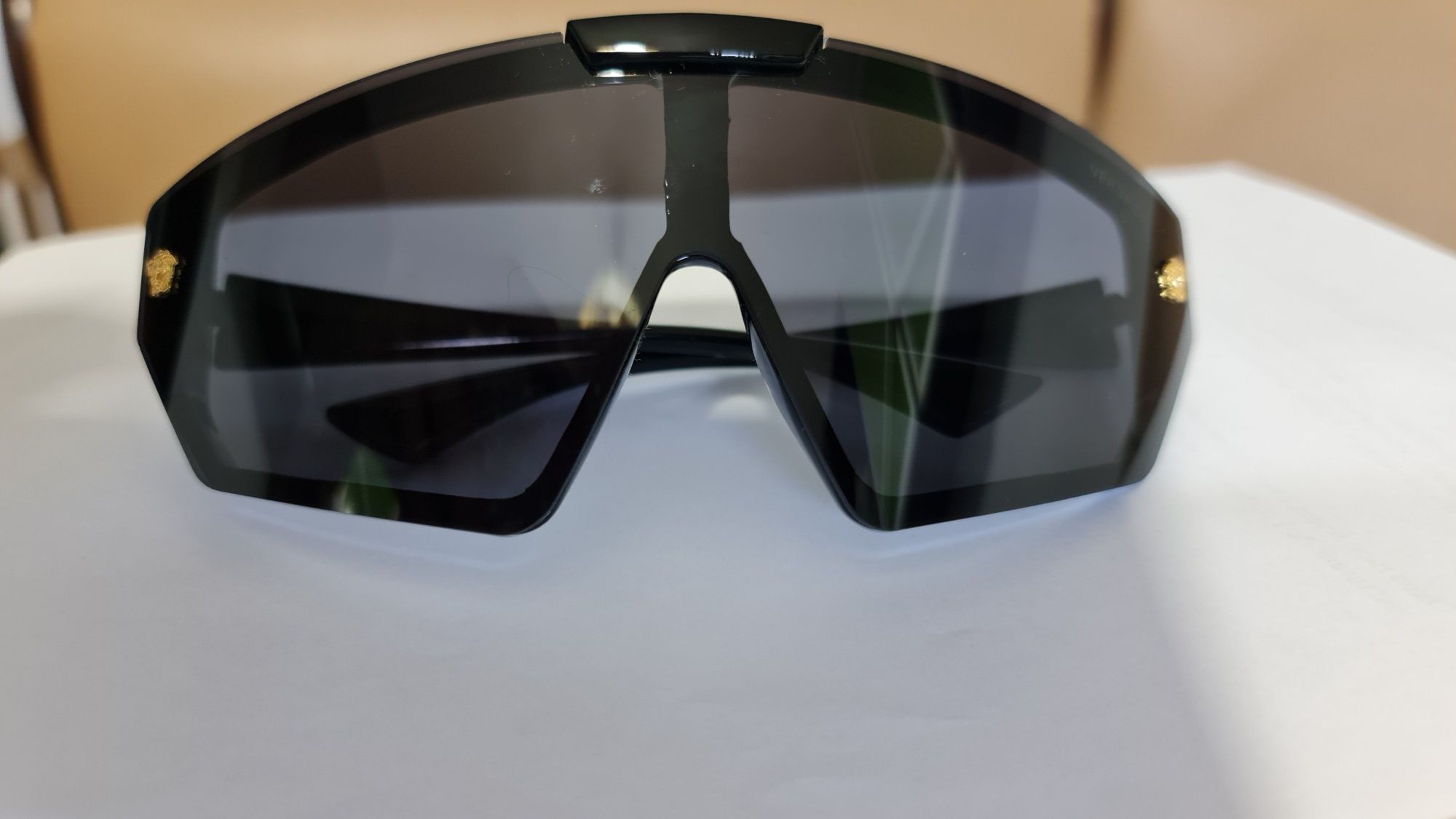 Ochelari de soare v ersace