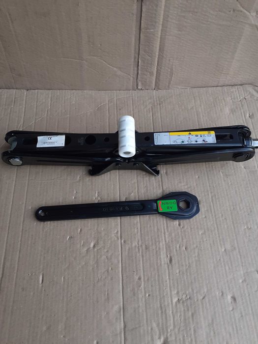 Cric AUDI Q8, Q7, VW Touareg, PORSCHE Cayenne