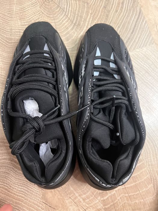Adidas Yeazy 700 dark glow mar 38