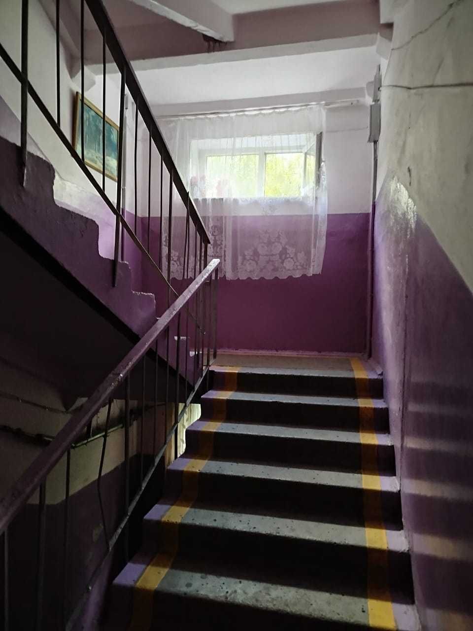 2 комн. кв. на 2 эт. в 7 микр.-не