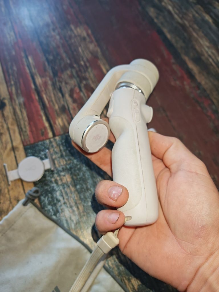 DJI Osmo mobile 5 ( OM 5 ) ca și nou